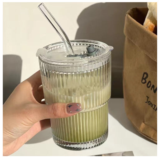 Kaffemugg med sugrör