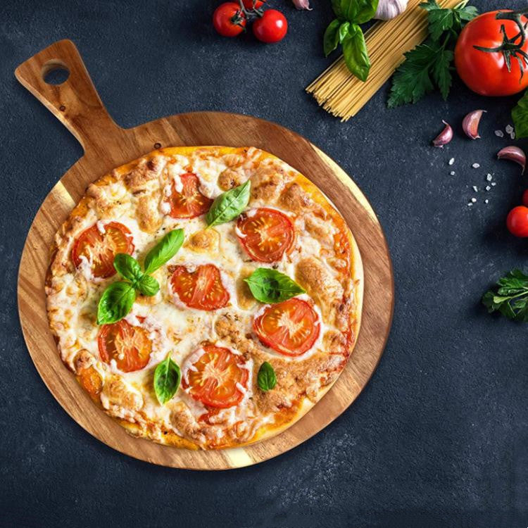 Rund pizzabräda i akaciaträ